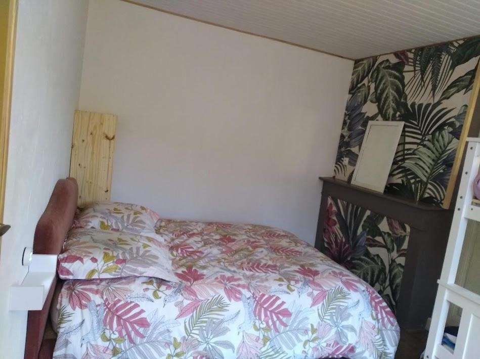 Appartement Cozy Dans Maison Privee Tauves Екстериор снимка